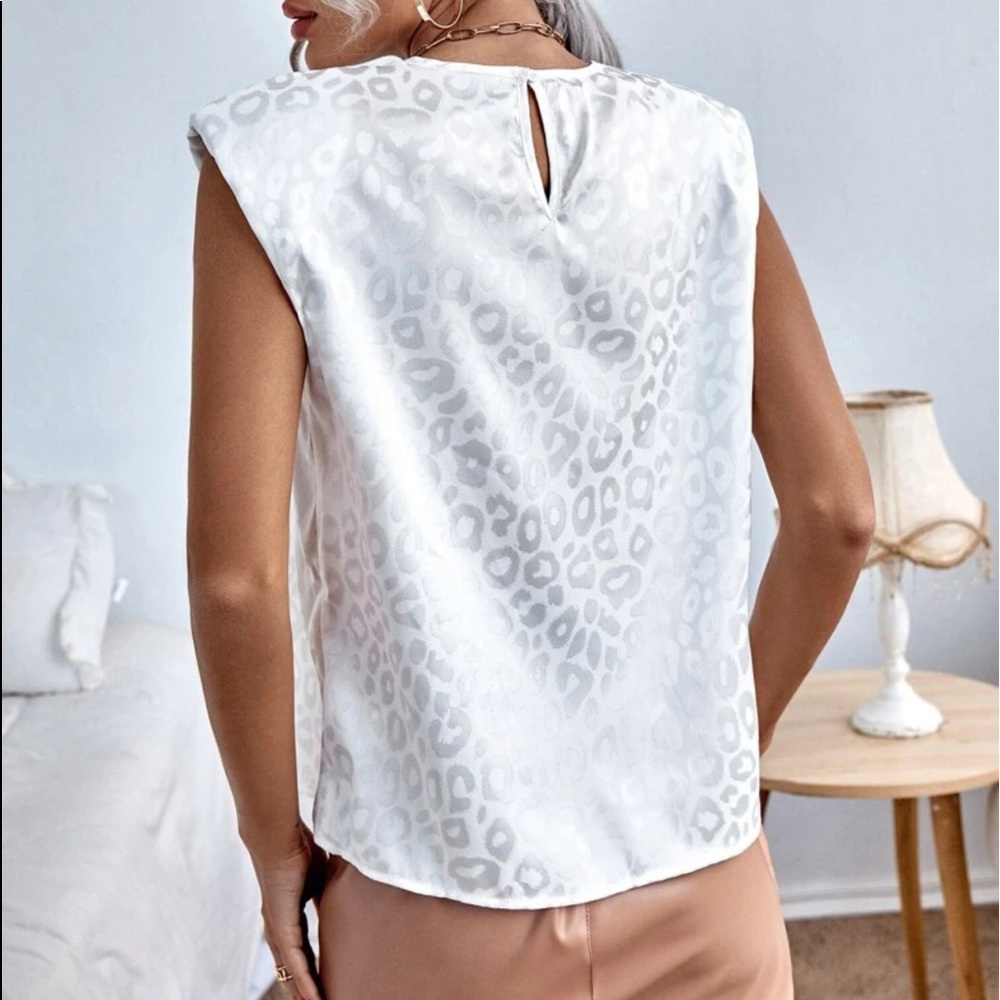 Shein White Cheetah Print Blouse Size Large - Picture 2 of 5